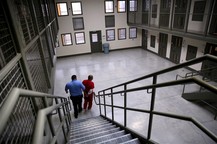 California law bans for-profit, private prisons, including immigration detention centers